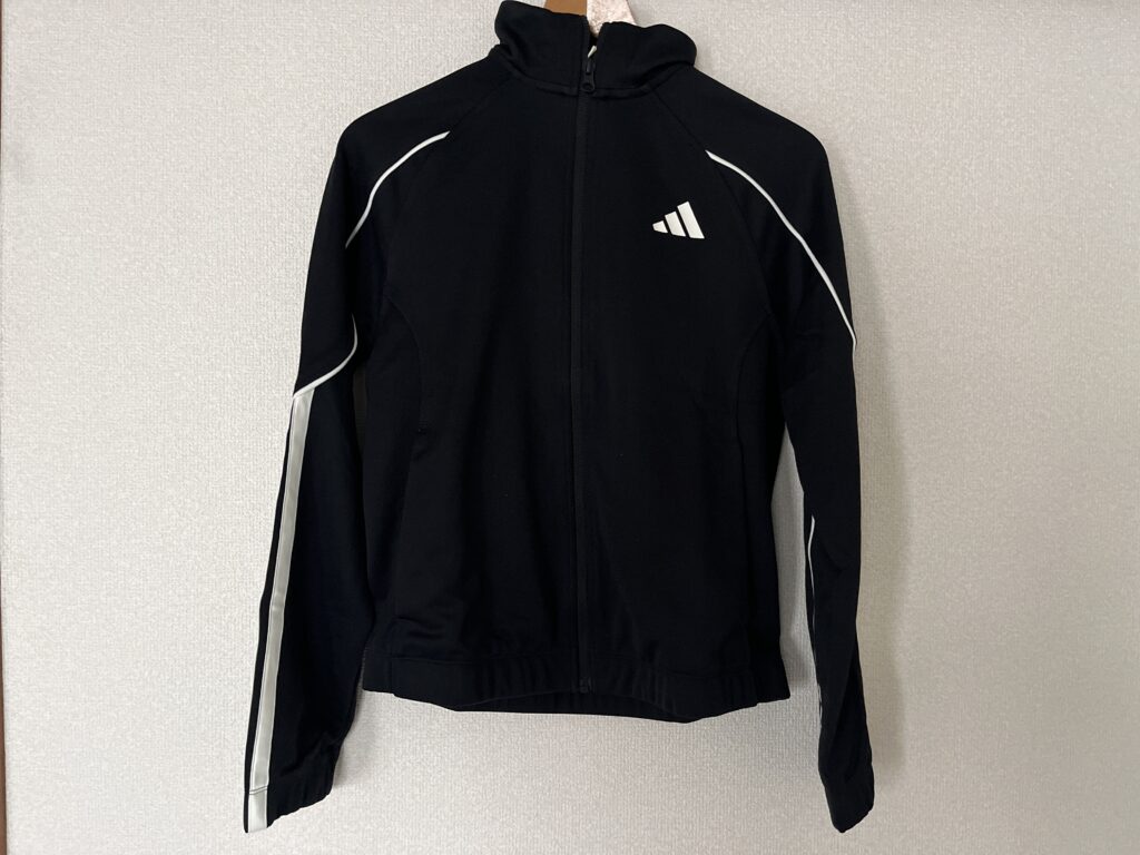 ジャージ上:フィット感がある着心地