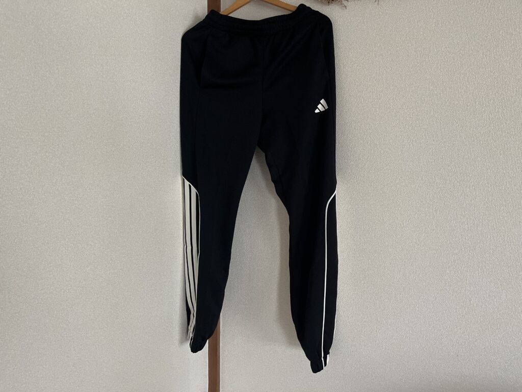 ジャージ下:足元にラインが有り足なが効果あり