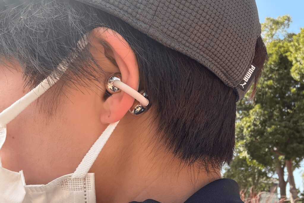 HUAWEI FreeClip 2耳を挟んだ様子